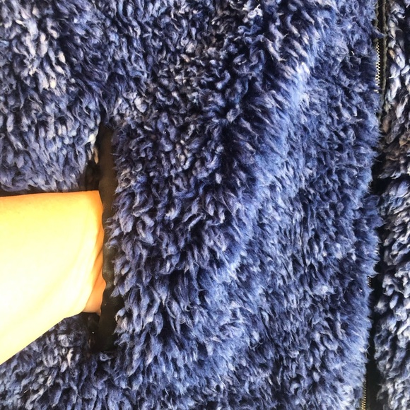 Simply Southern Sherpa Fully Lined Vest  Size XL - Picture 5 of 10